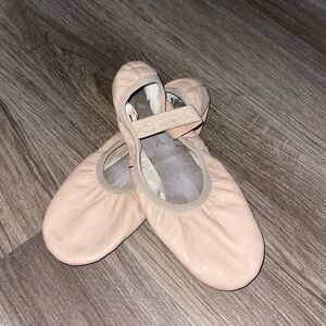 Capezio ballet shoe size 6.5 medium 21 cm long